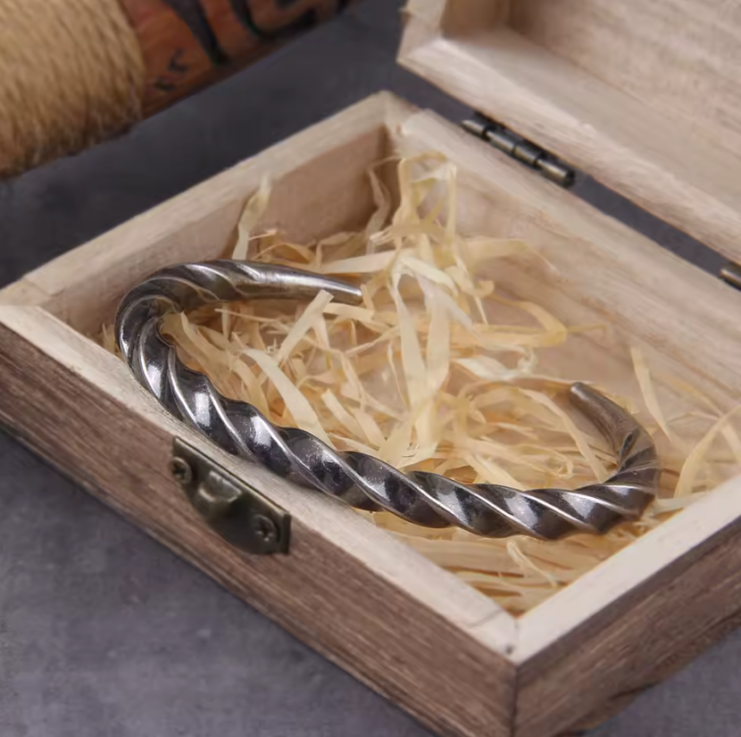 Bracelete Fenrir – Garras do Destino