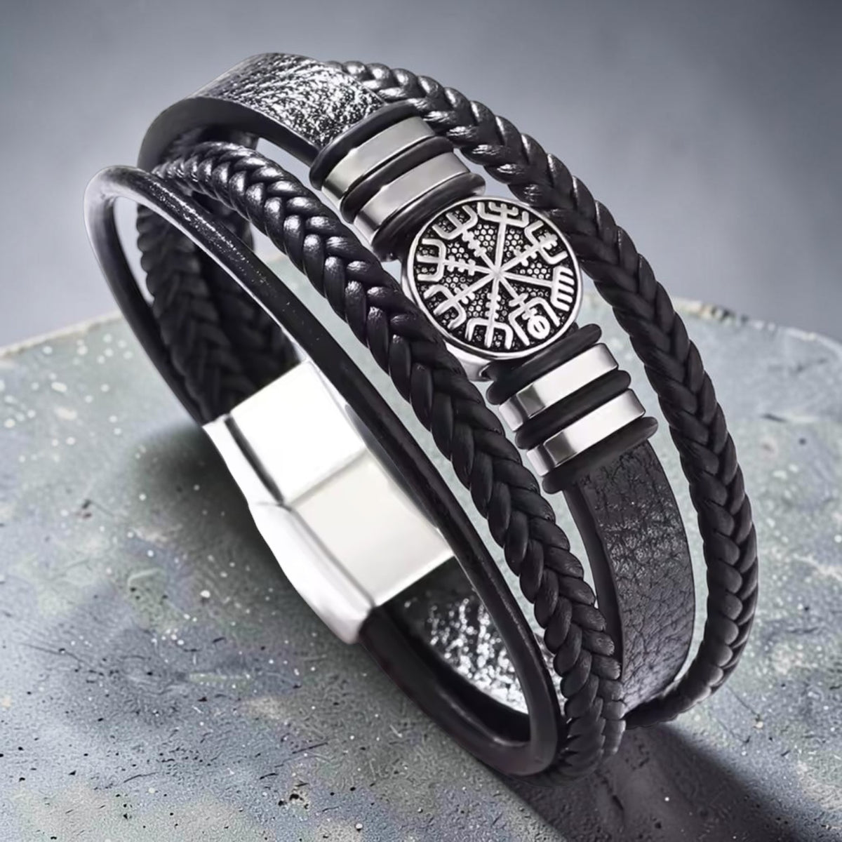 Bracelete de couro Vegvísir