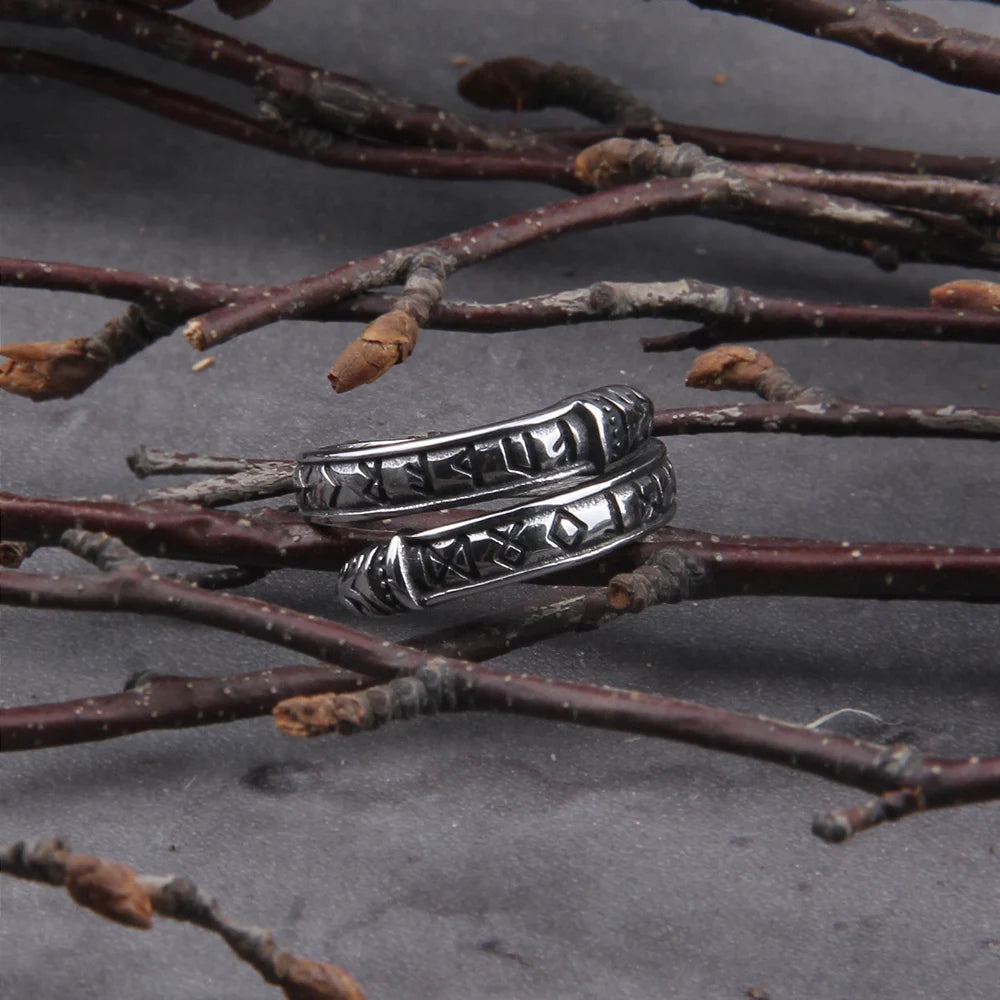 Anel Futhark Coil – O Ciclo do Destino