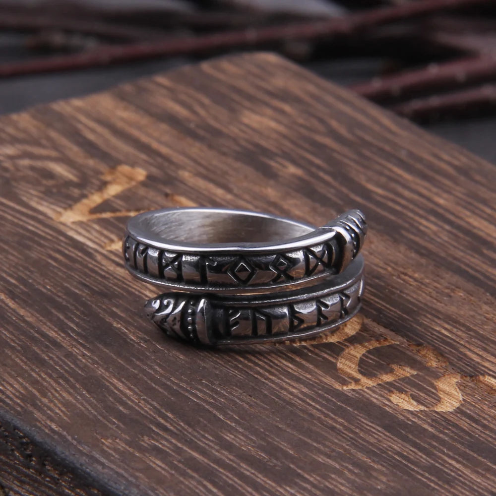 Anel Futhark Coil – O Ciclo do Destino
