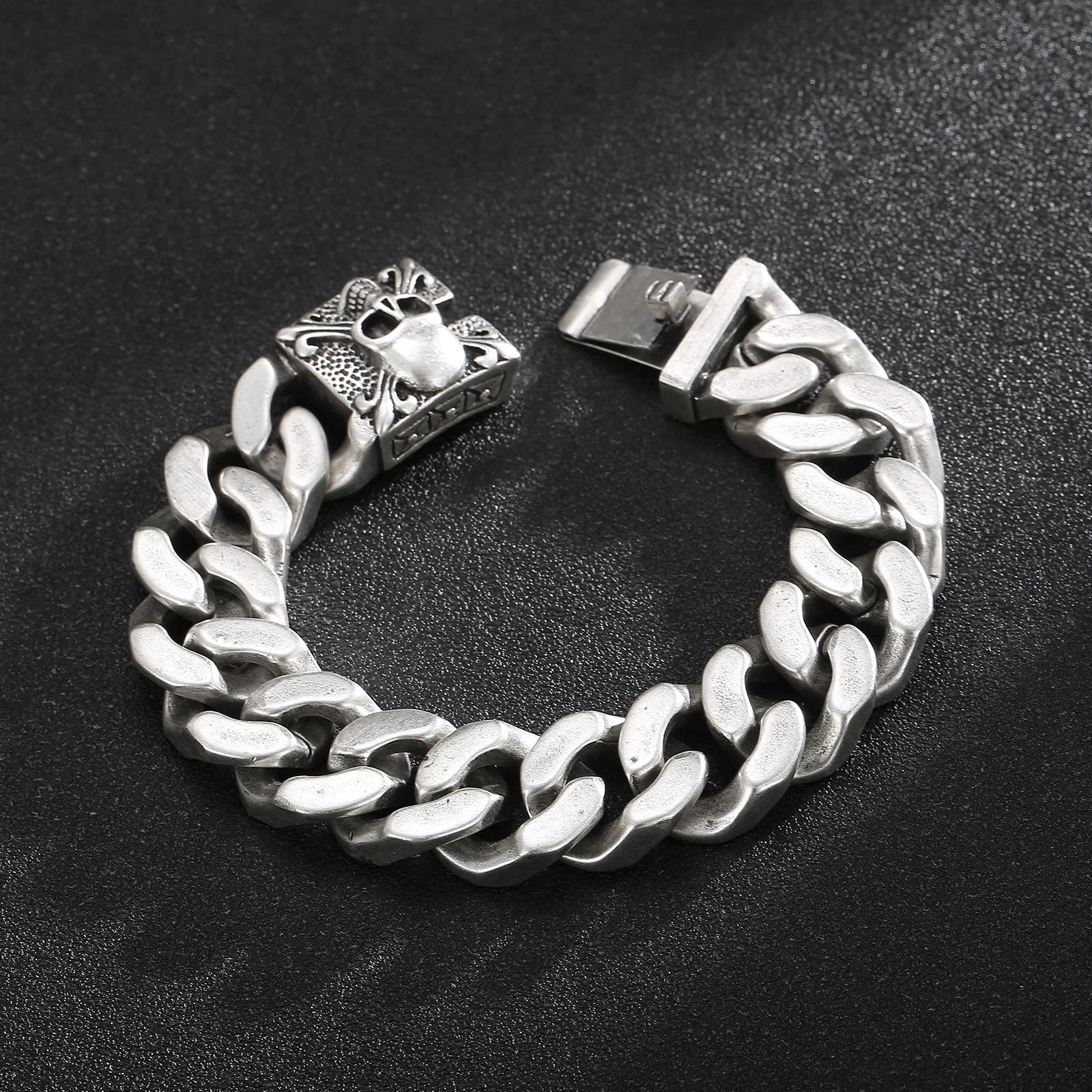 Bracelete Helgr – Caveira em Aço