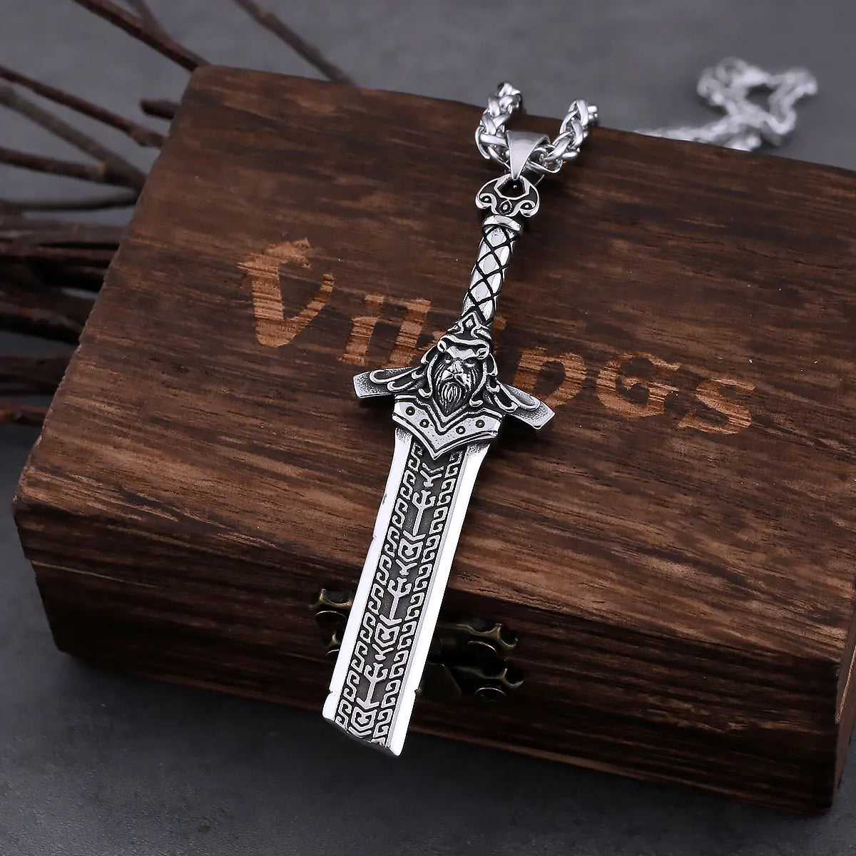 Colar Viking: Espada de Odin