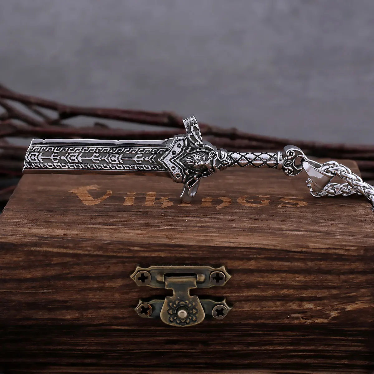Colar Viking: Espada de Odin