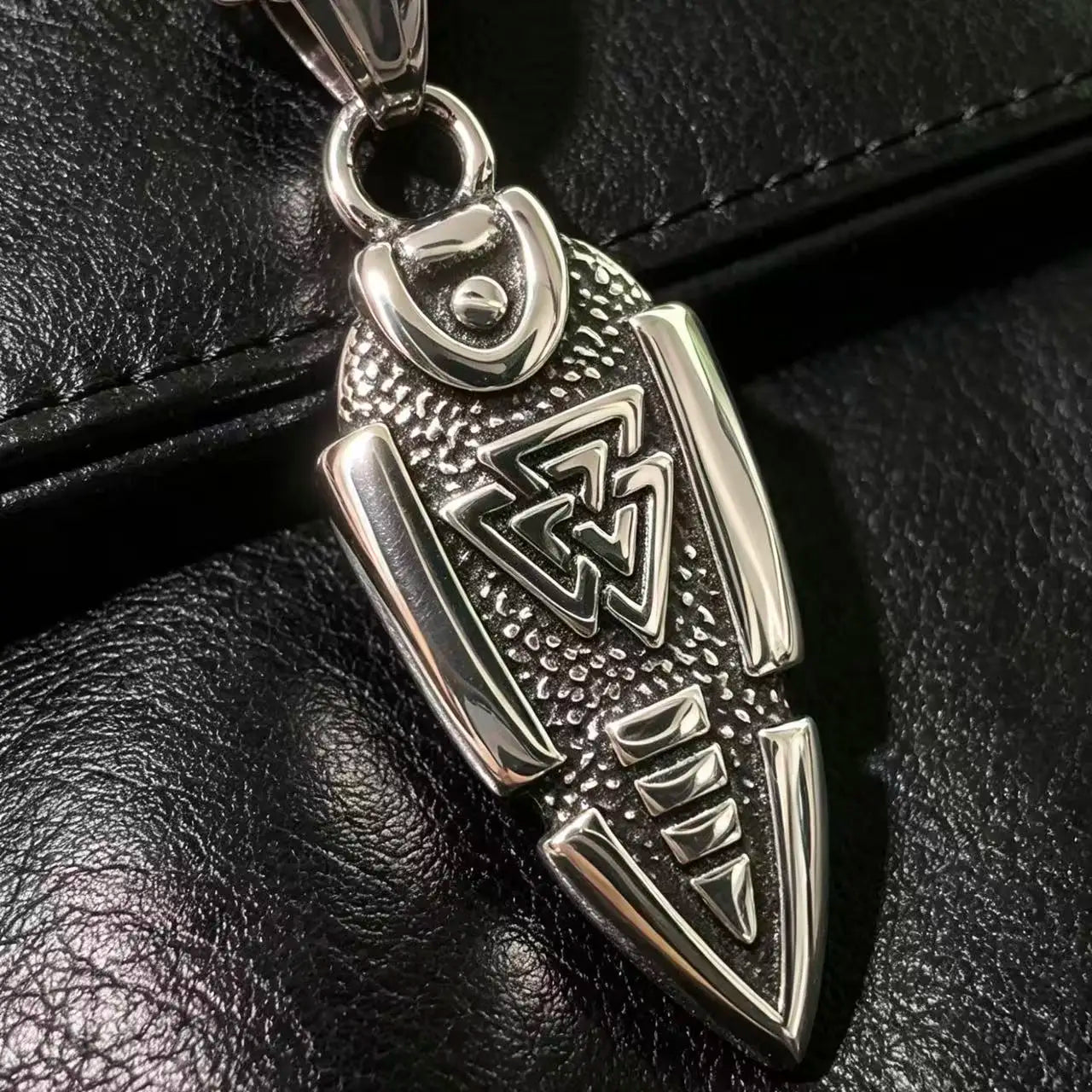 Colar Ponta de Flecha Valknut