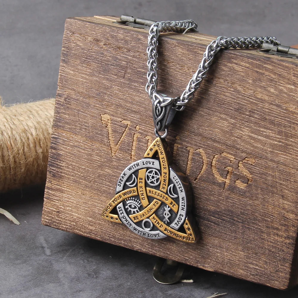 Colar Triquetra da Harmonia – Sabedoria em Cada Palavra