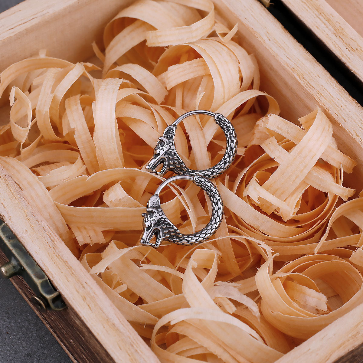 Brinco Cabeça de Lobo Viking