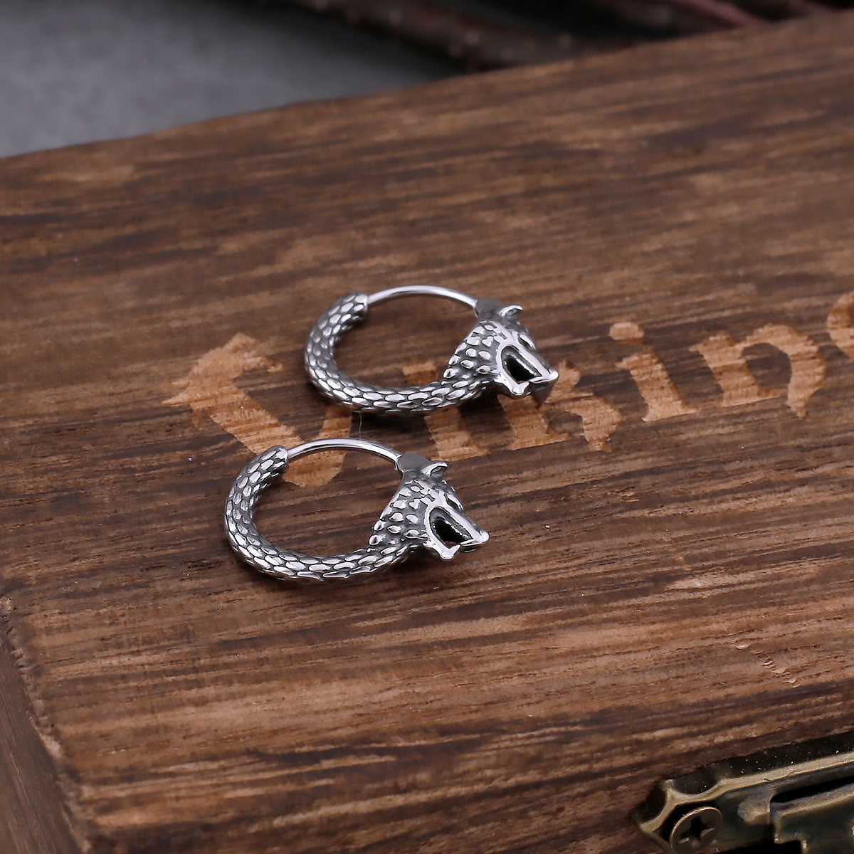 Brinco Cabeça de Lobo Viking