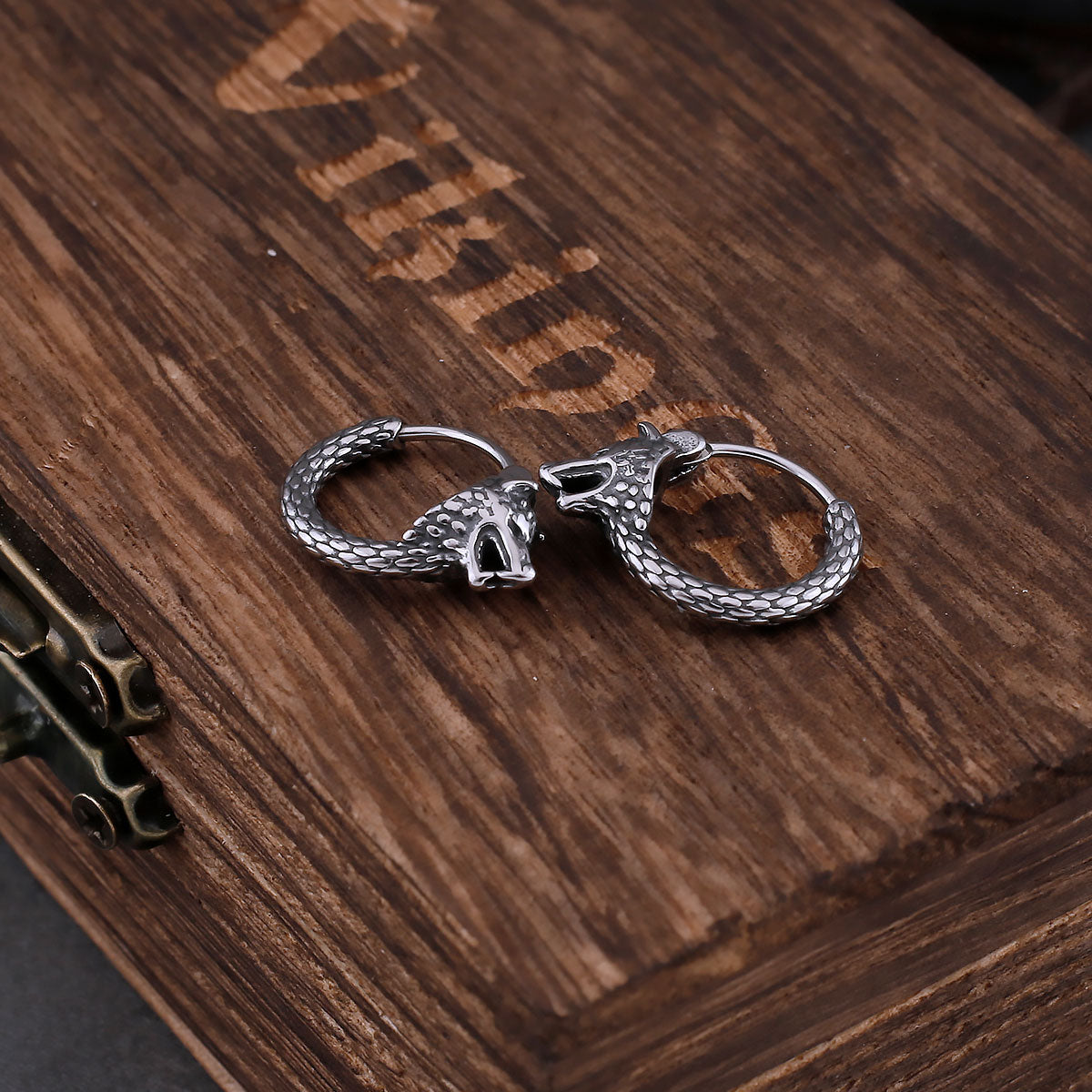 Brinco Cabeça de Lobo Viking