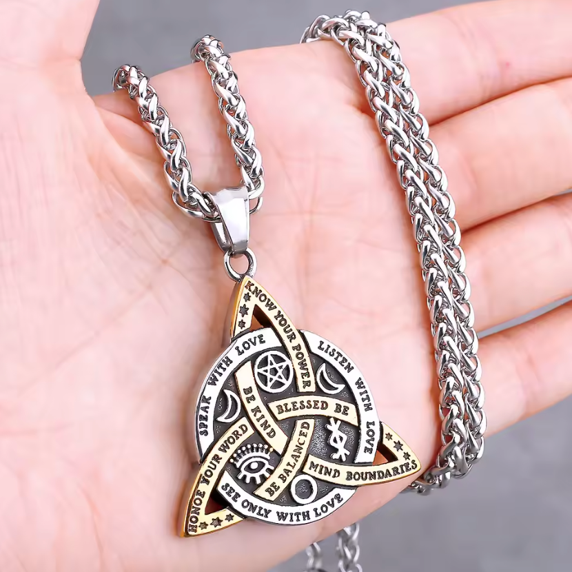 Colar Triquetra da Harmonia – Sabedoria em Cada Palavra