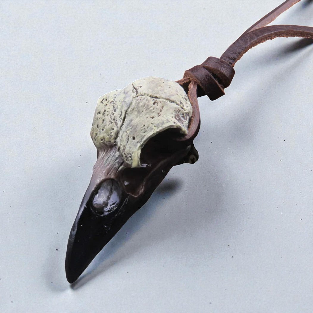Colar Corvo de Odin – O Olhar de Quem Tudo Vê