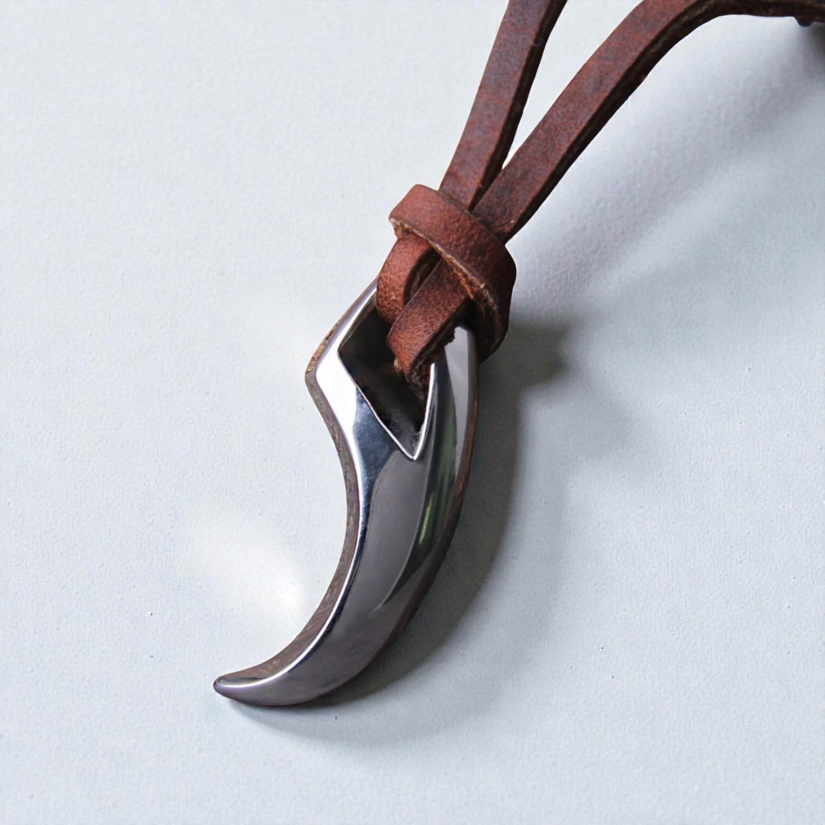 Colar Liso Lupusfang: Dente de Lobo