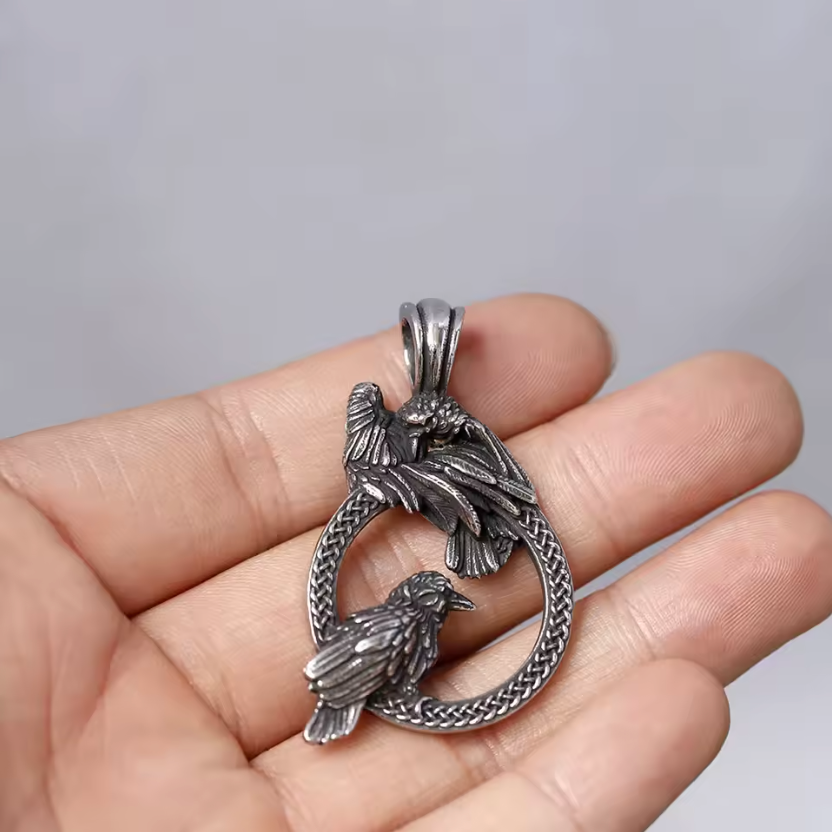 Colar Huginn & Muninn – Mensageiros de Odin