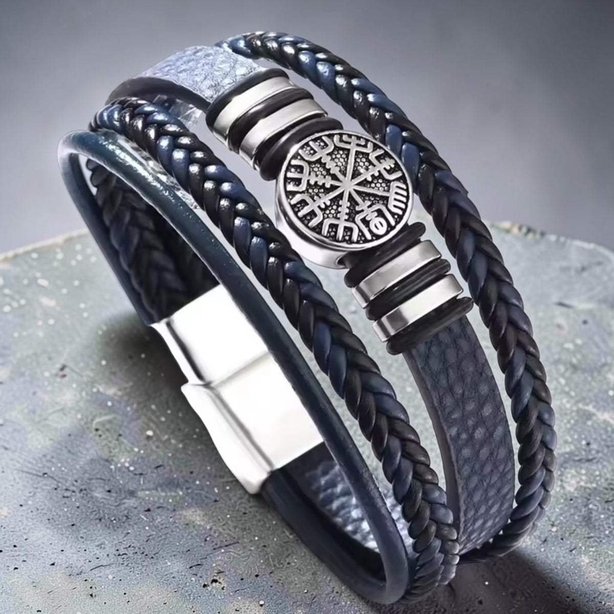 Bracelete de couro Vegvísir