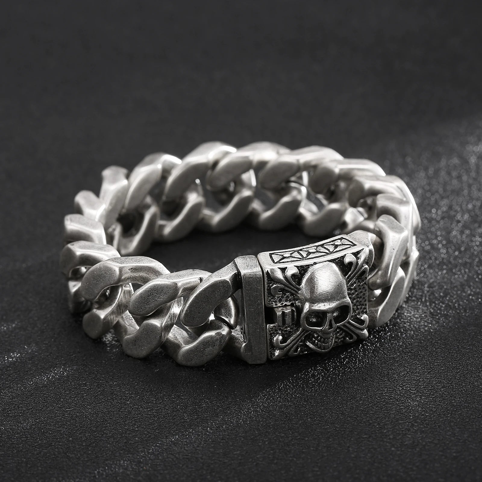 Bracelete Helgr – Caveira em Aço