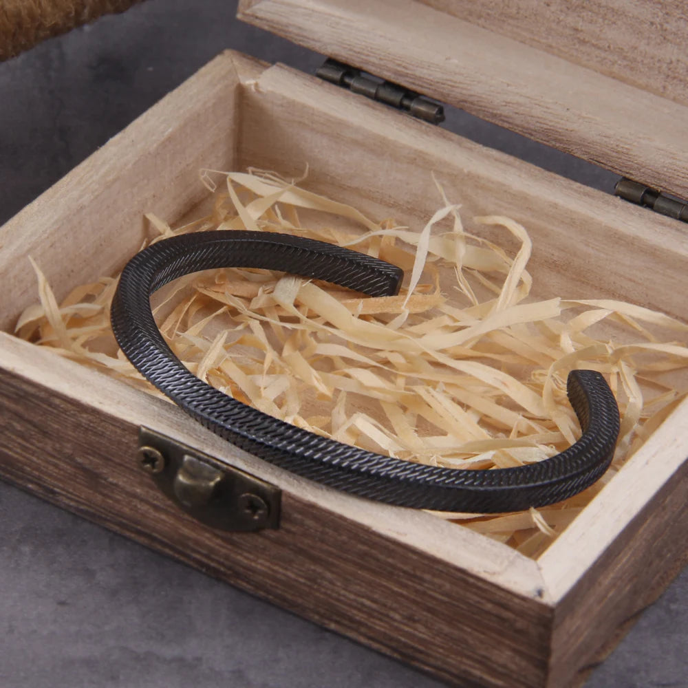Bracelete Serpente Negra – Domínio Silencioso