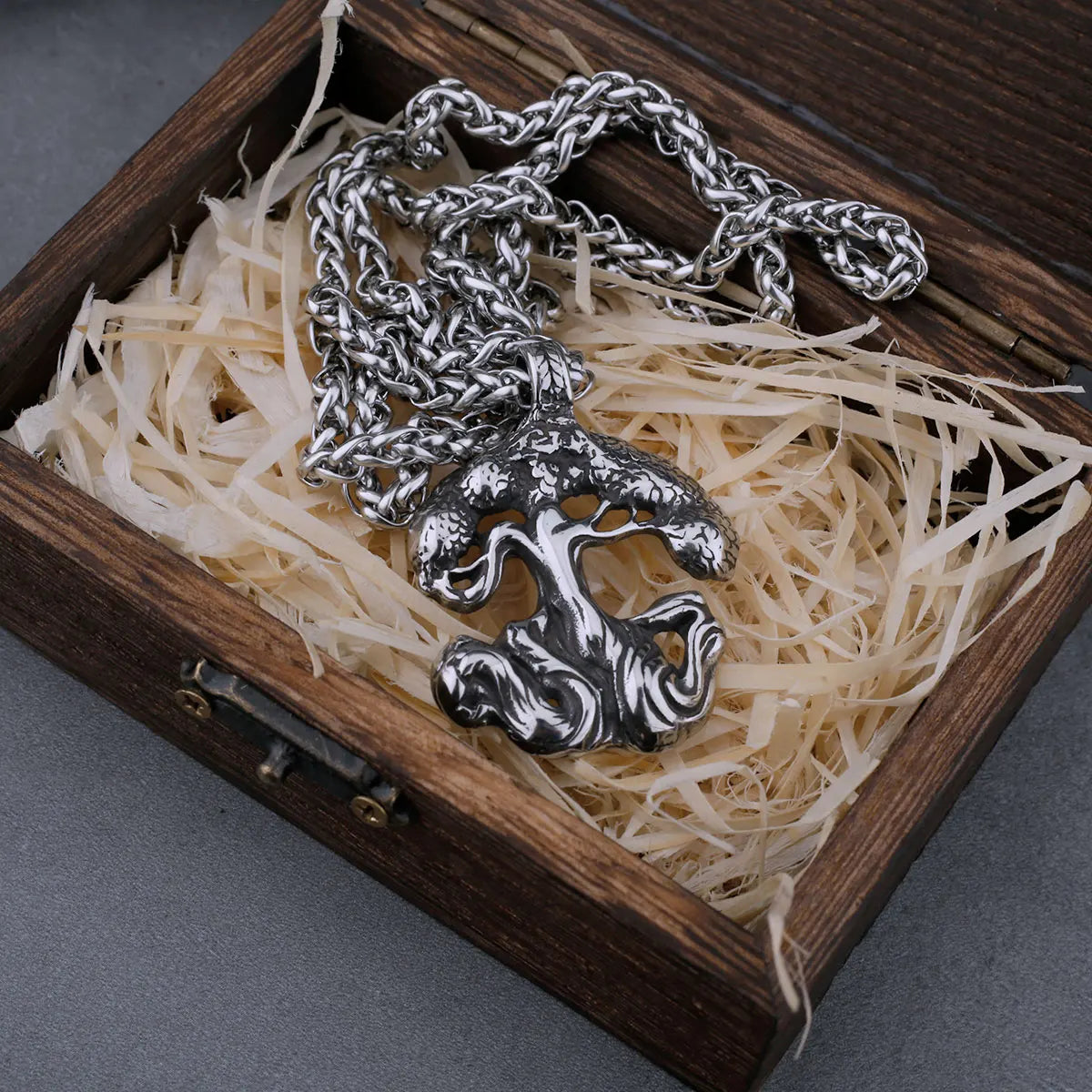 Colar Yggdrasil – Raízes do Destino