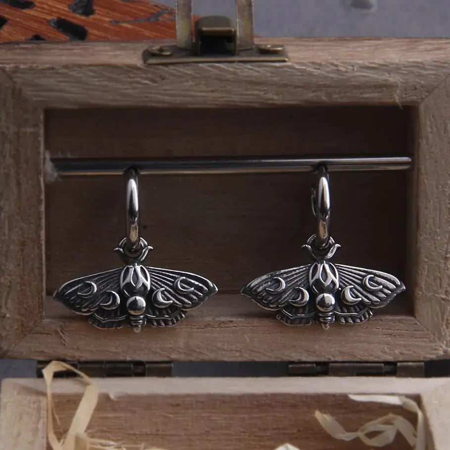 Brinco Mariposa da Noite – Argola Mystic