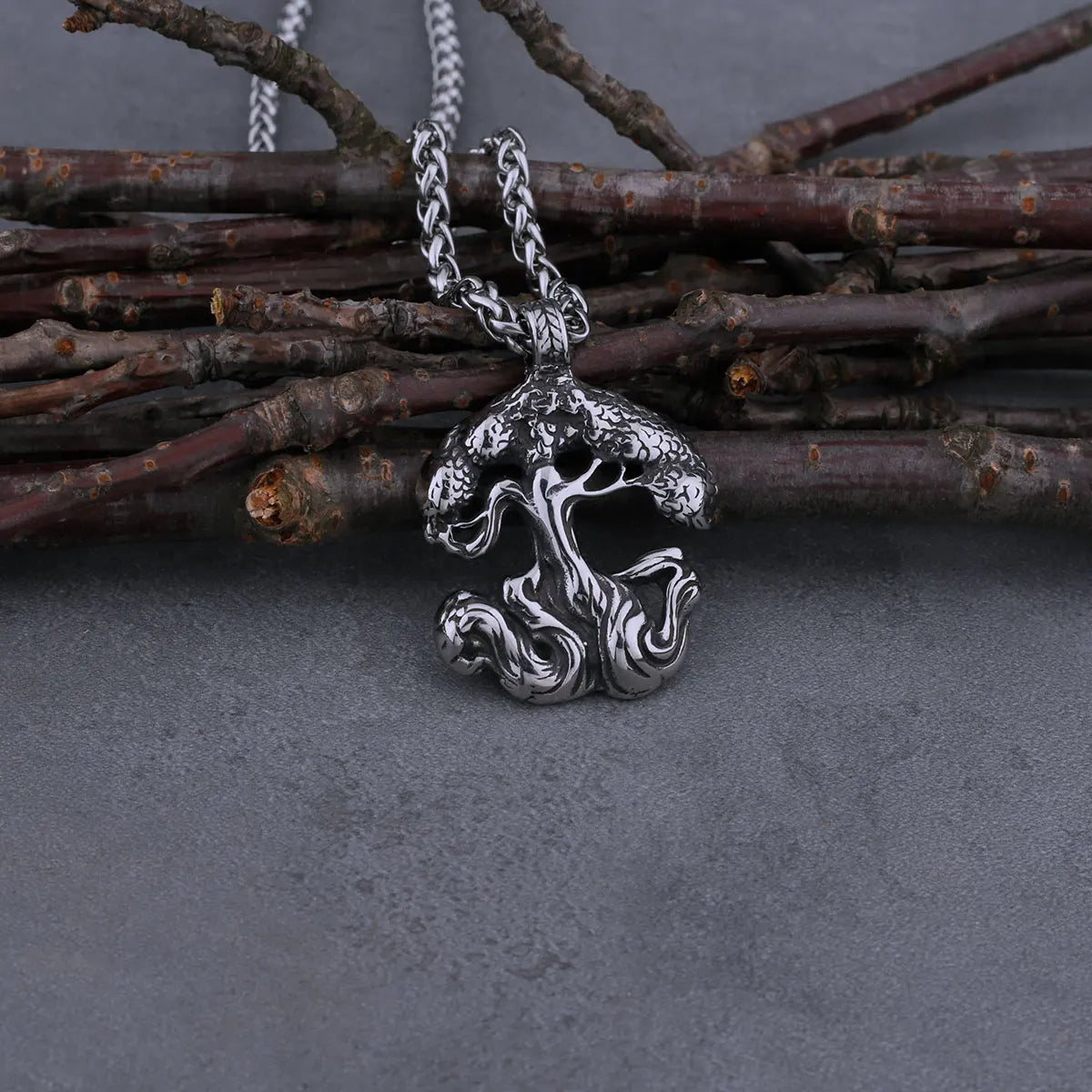 Colar Yggdrasil – Raízes do Destino