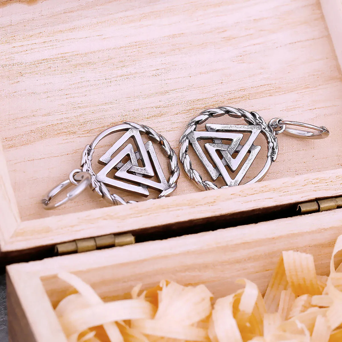Brinco Valknut – Símbolo da Eternidade