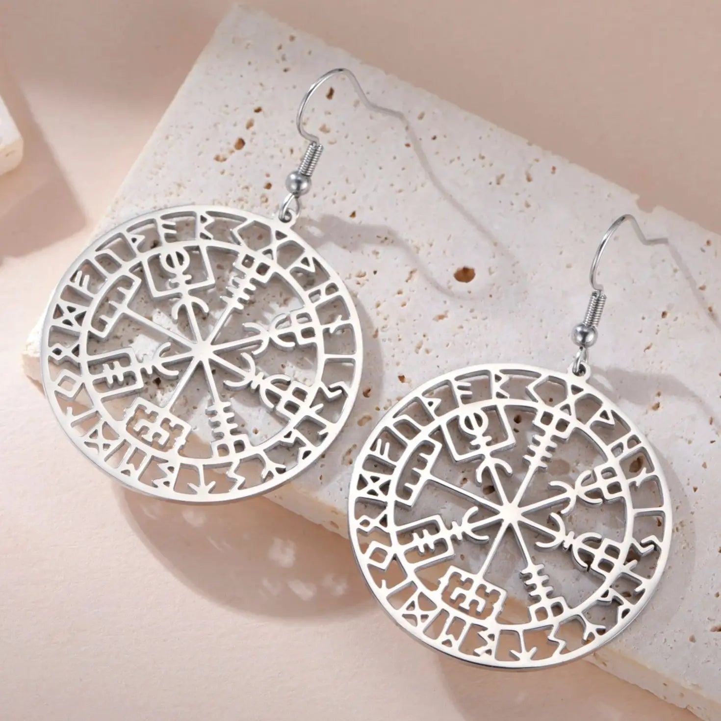 Brincos Vegvísir – Guia dos Caminhos