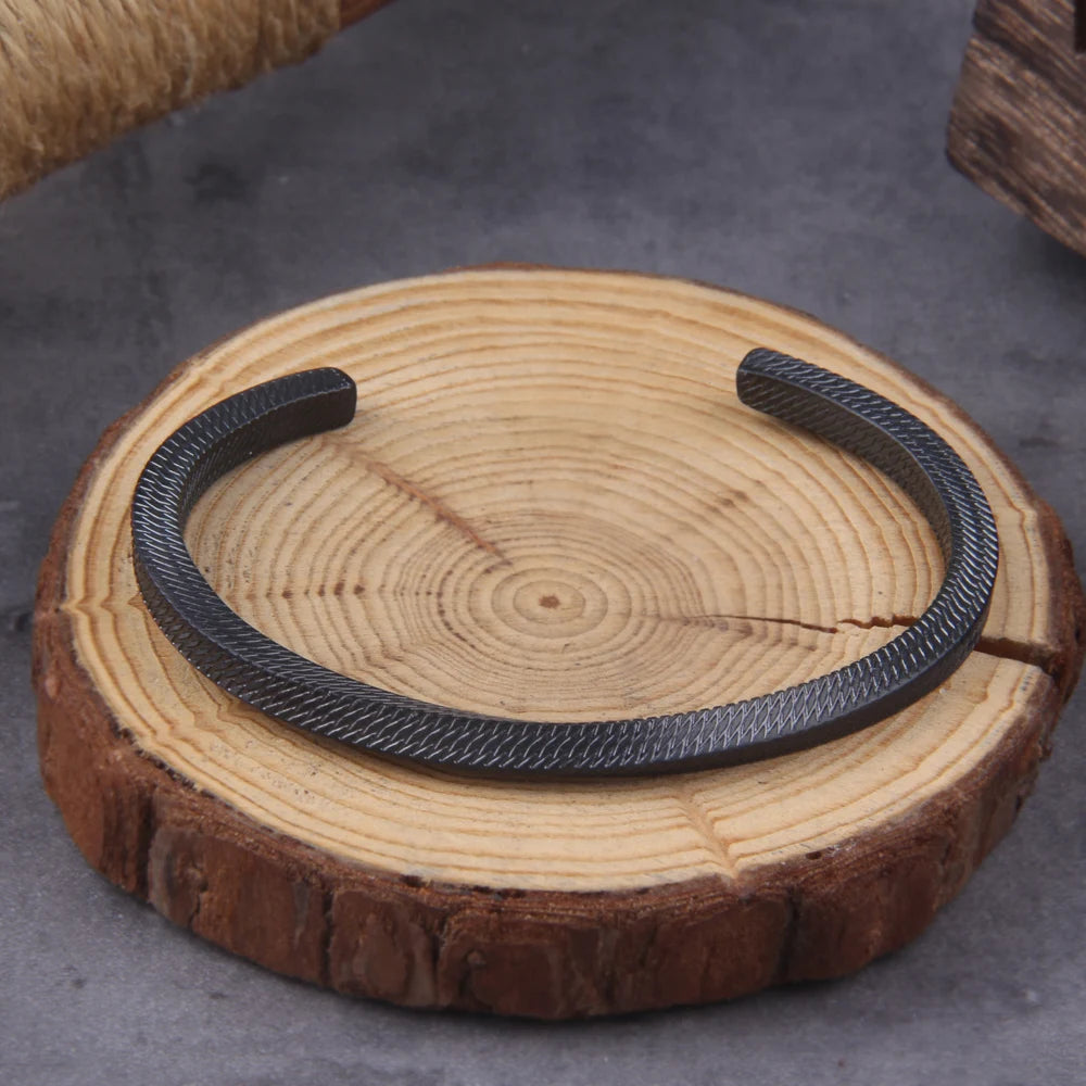 Bracelete Serpente Negra – Domínio Silencioso