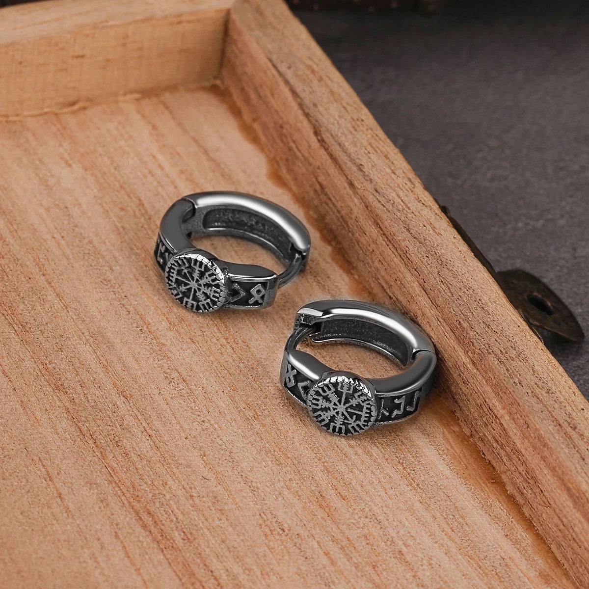 Brinco Vegvísir Hoop – Rota do Norte
