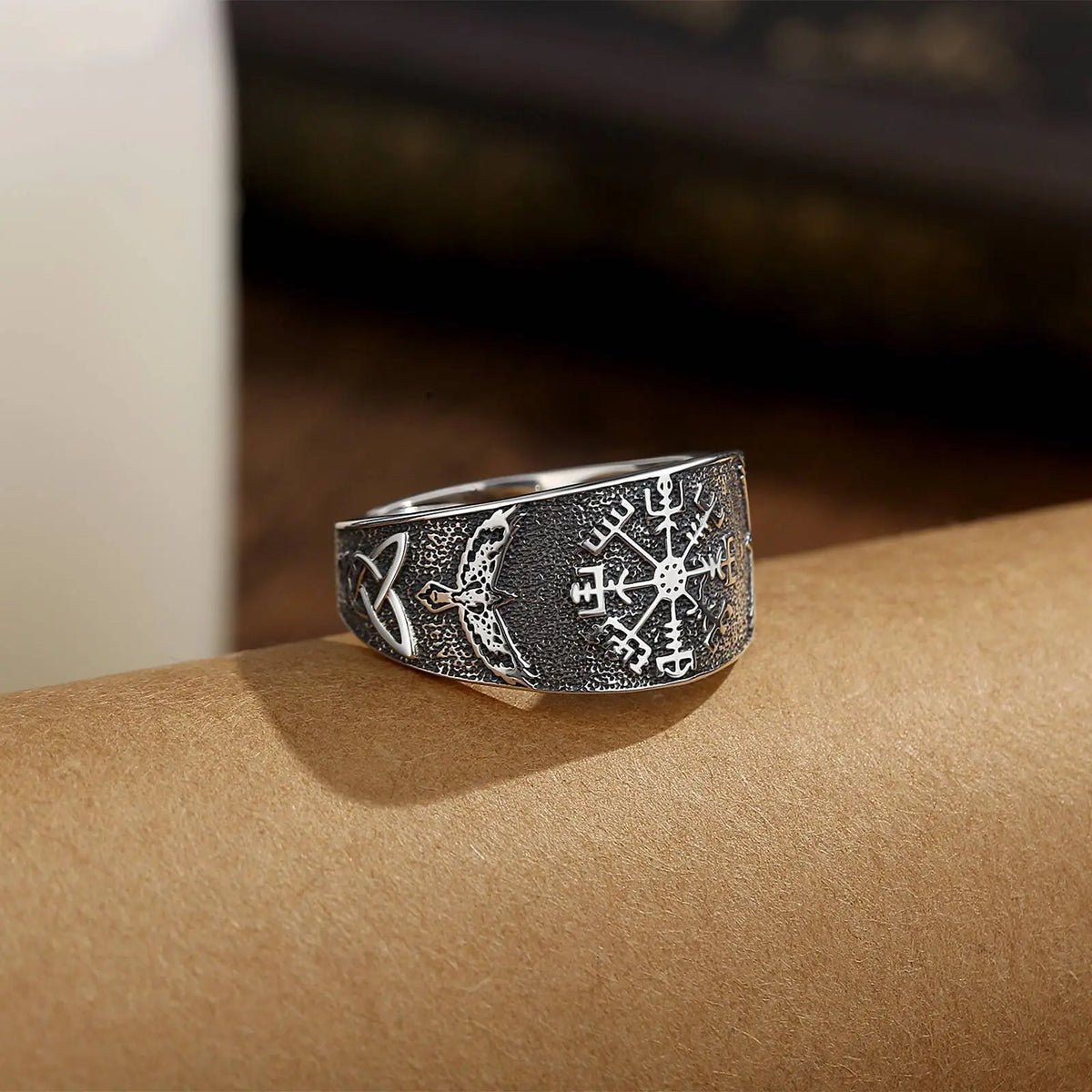 Anel Vegvísir dos Corvos – Prata S925