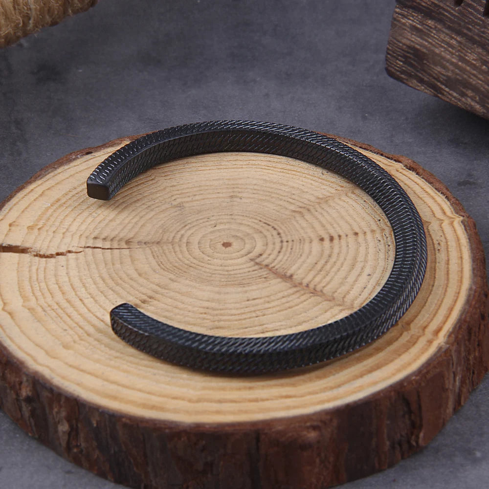 Bracelete Serpente Negra – Domínio Silencioso