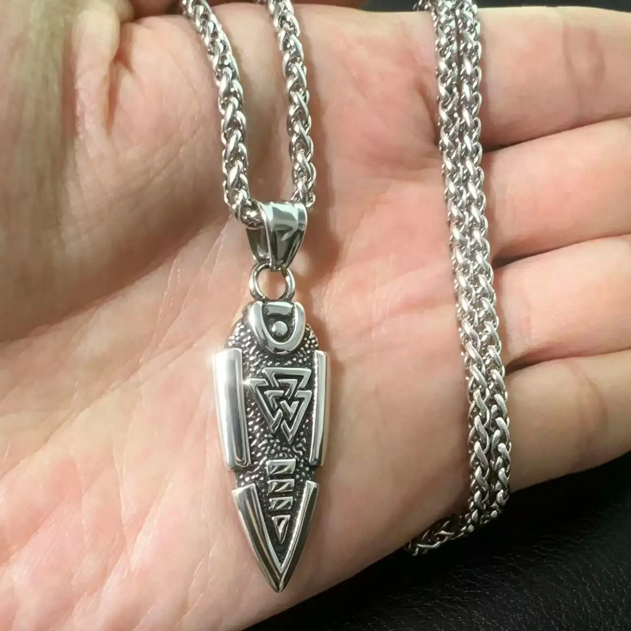Colar Ponta de Flecha Valknut