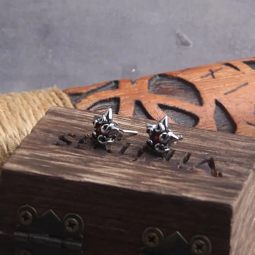 Brinco Estrela de Freya – Pedra Rubra