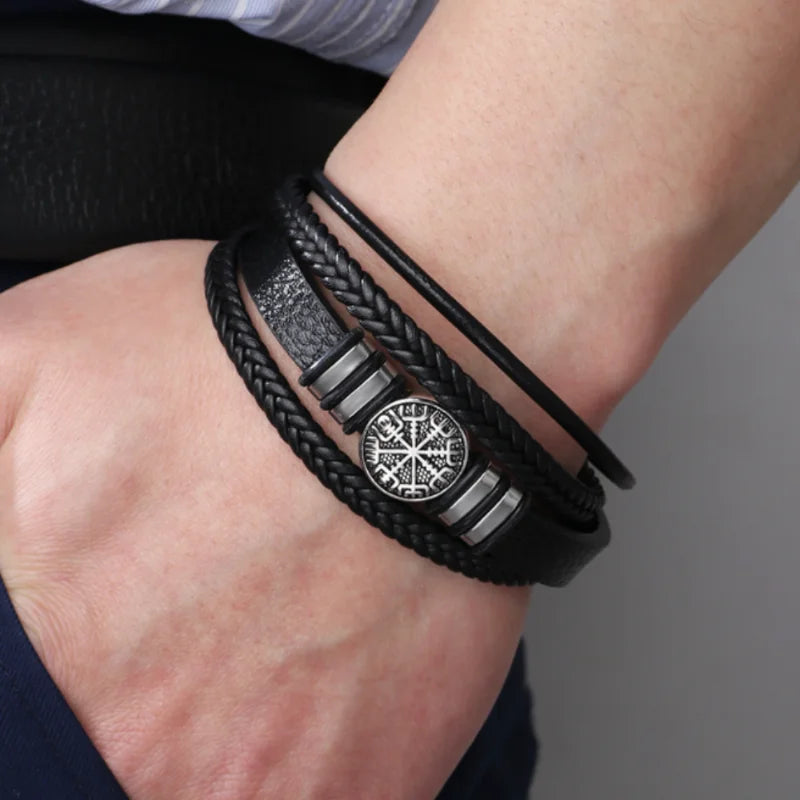 Bracelete de couro Vegvísir